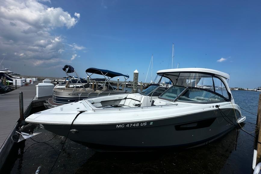 2022 Regal 3300 Bowrider