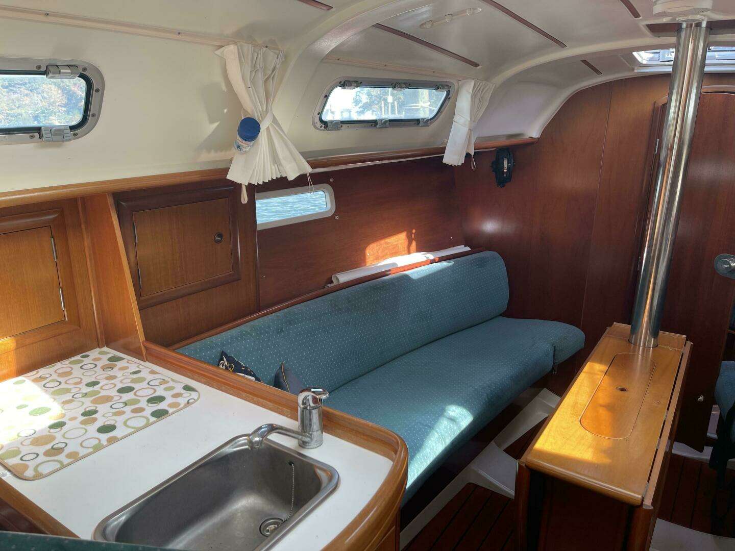 2000 Beneteau 311 - Image 26