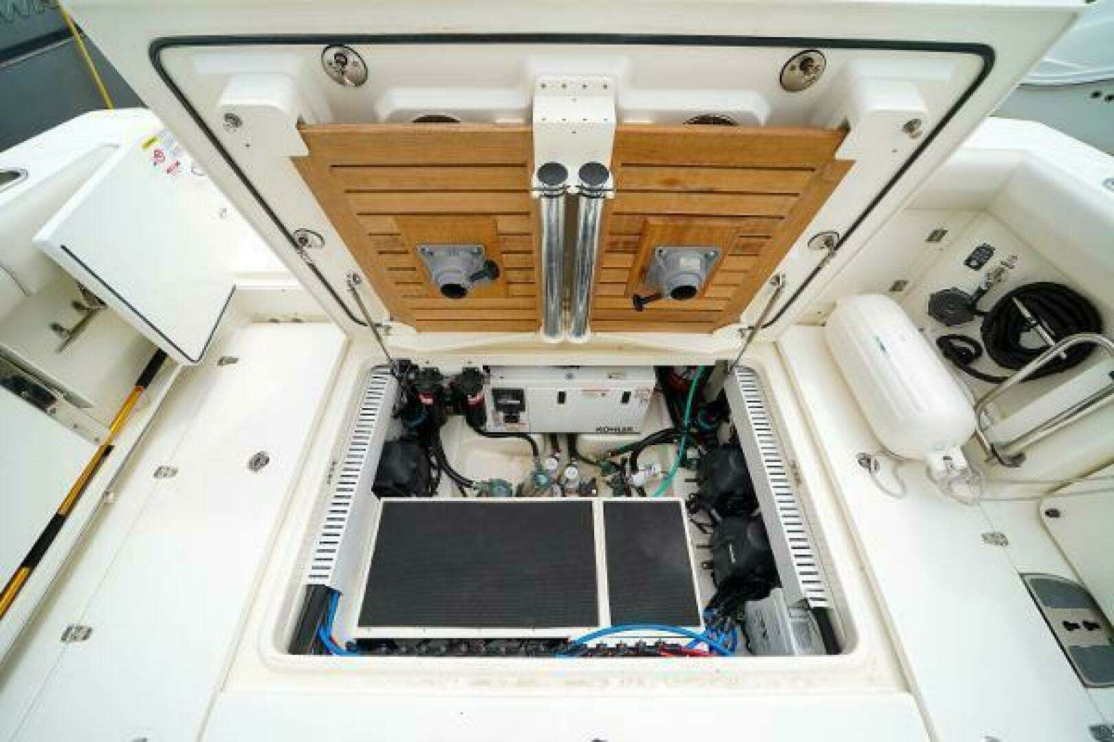 2018 Boston Whaler 380 Outrage - Image 29