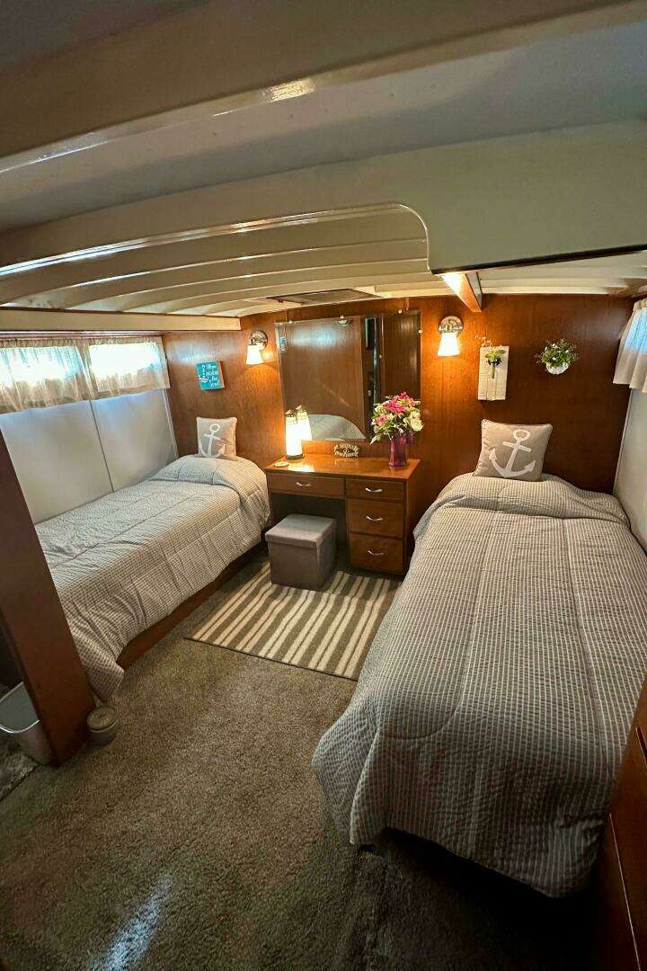 1960 Chris-Craft 45 Constellation - Image 29