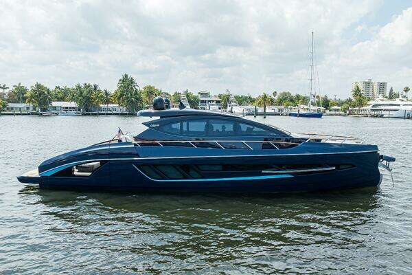 2023 Lazzara Yachts LSX 67