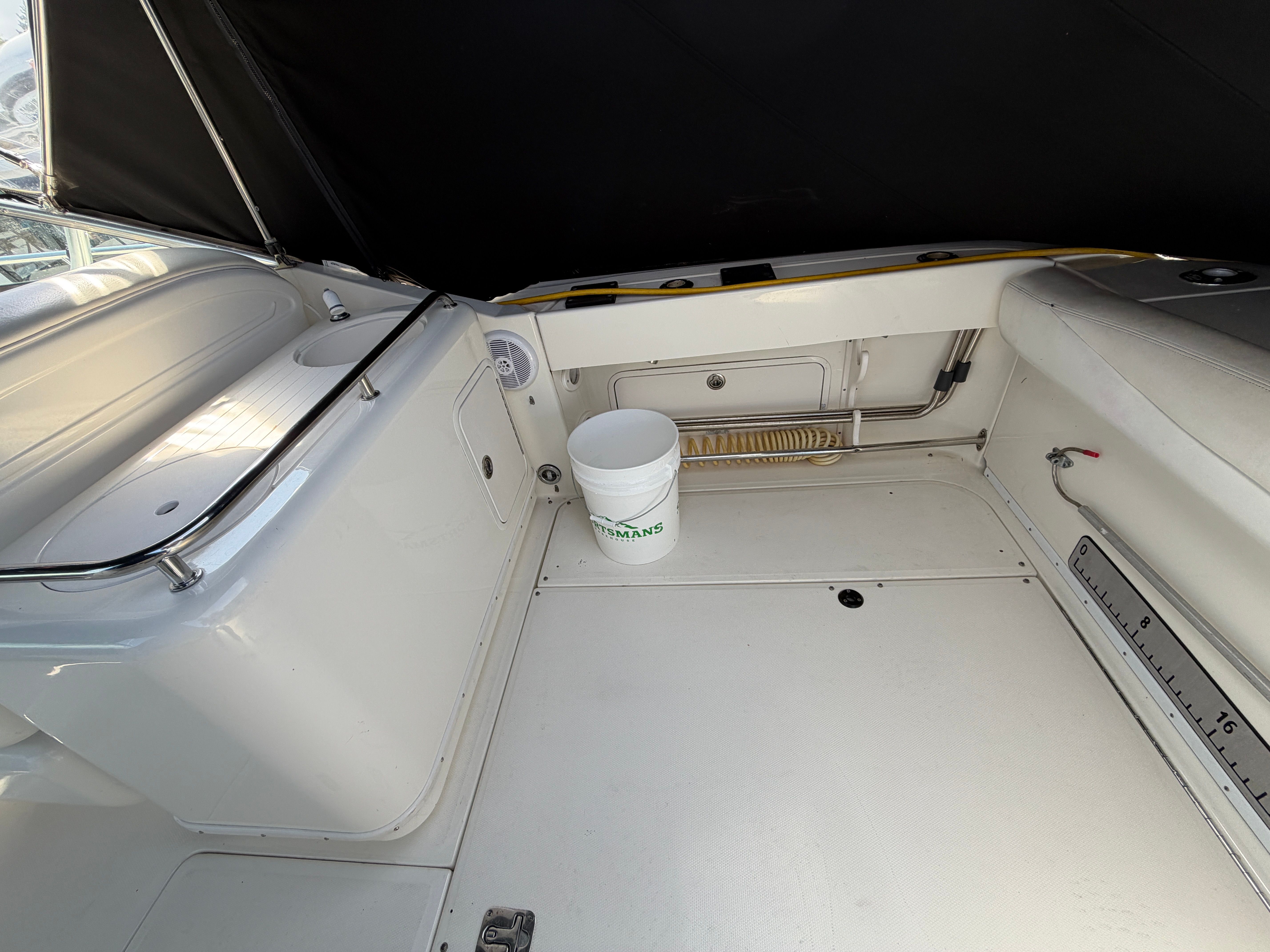 Interior of a 2005 Sea Ray 290 Amberjack yacht.