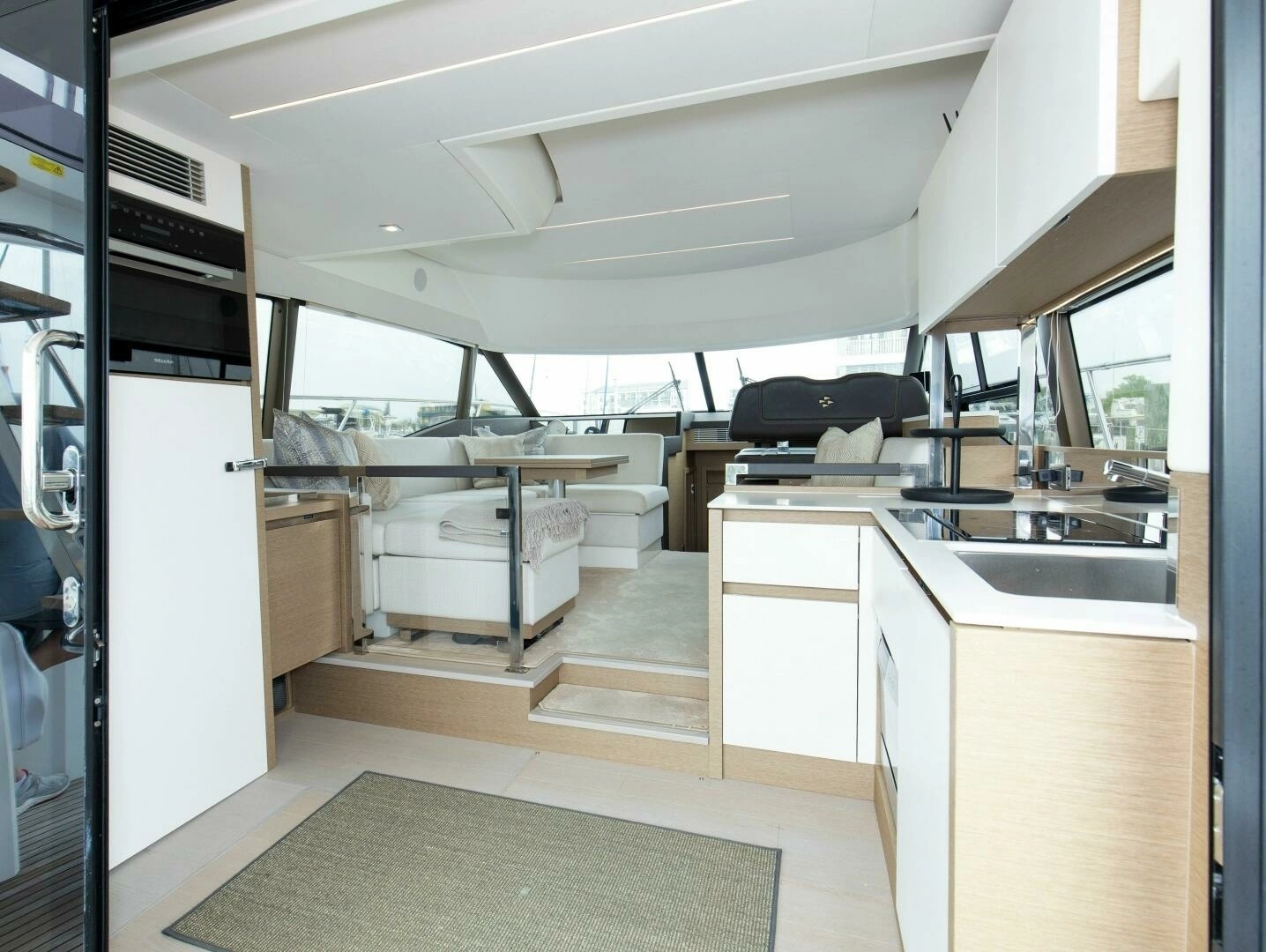 2023 Prestige 460 Flybridge - Image 8