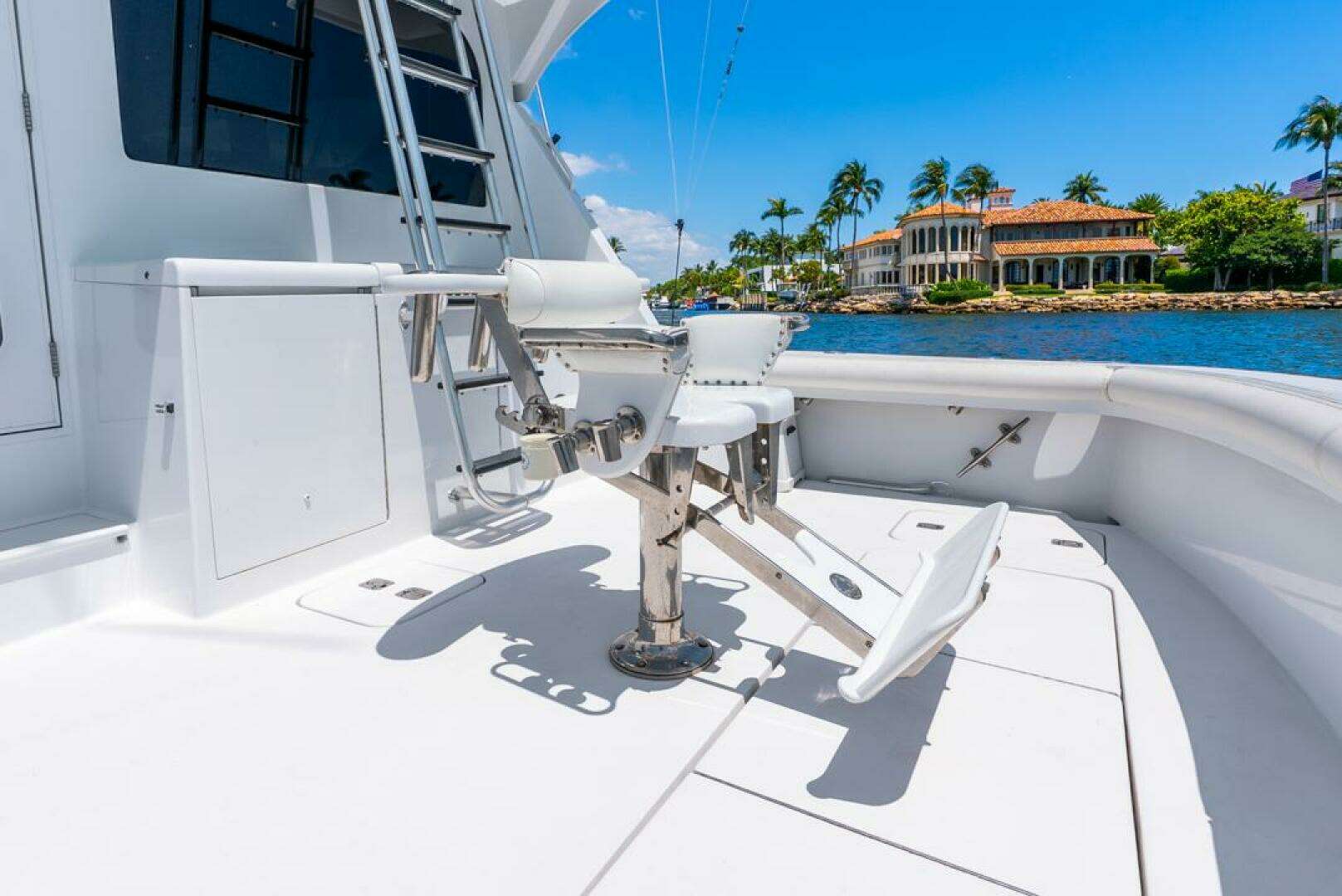 2005 Hatteras 50 Convertible - Image 8