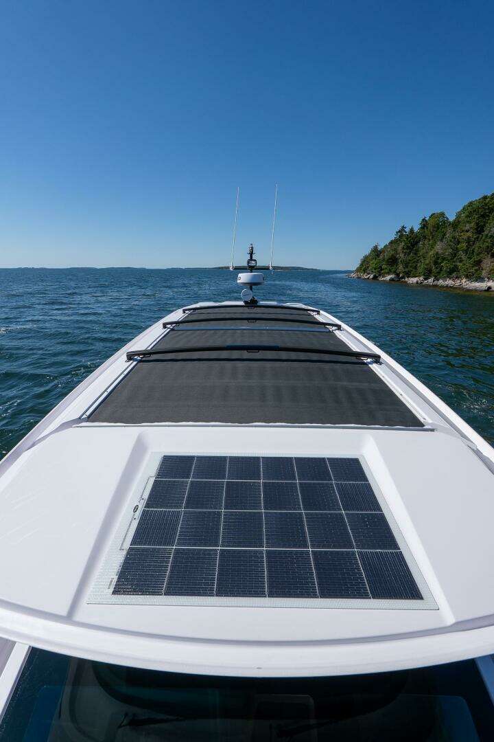 2025 Axopar Cross Cabin - Image 19