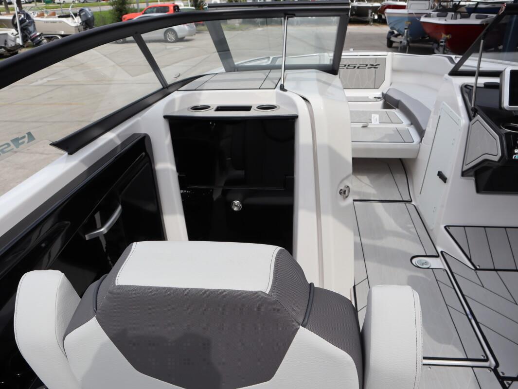 2025 Yamaha Boats 252XE - 18
