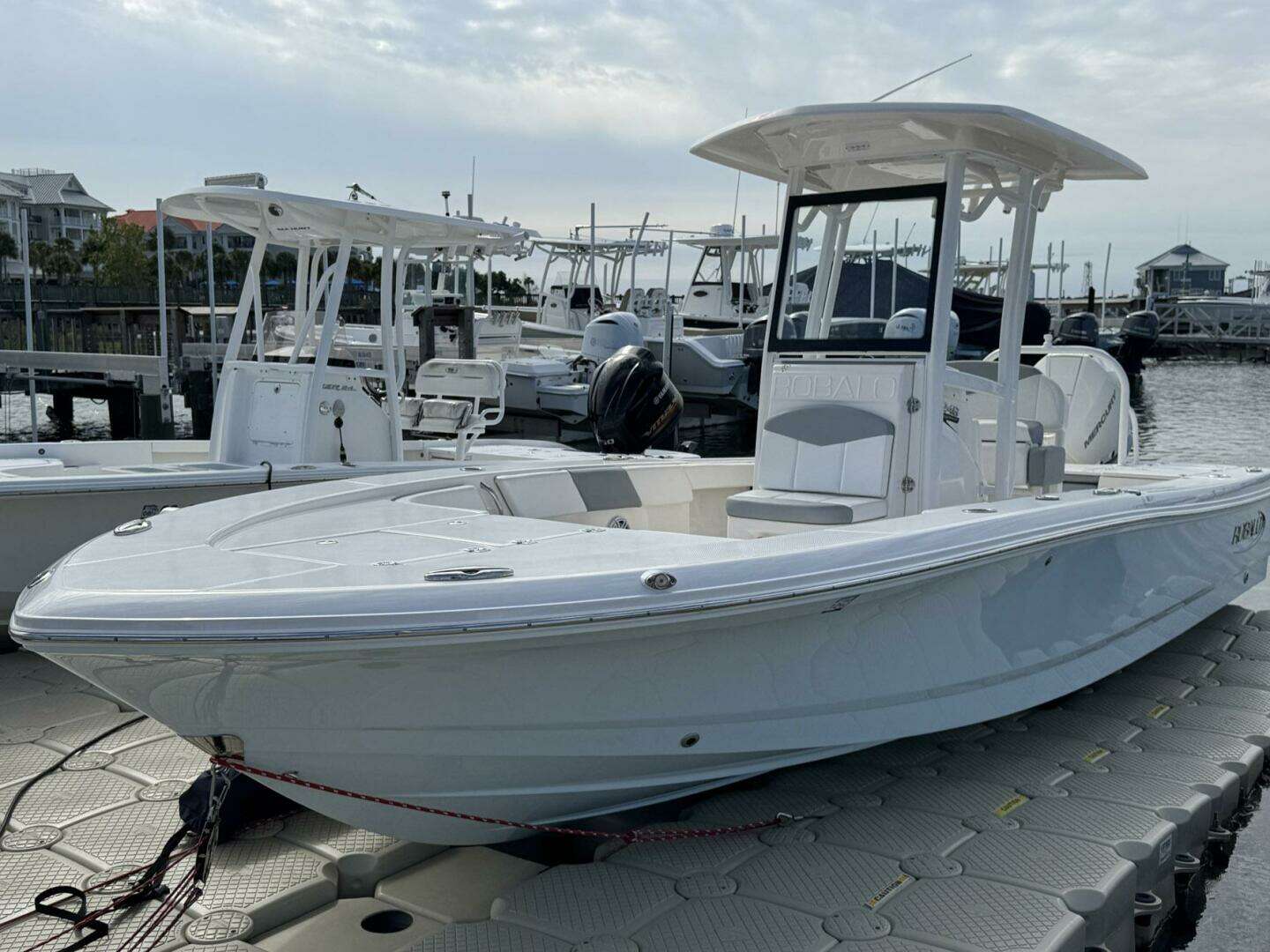 2021 Robalo 246 Cayman - Image 3