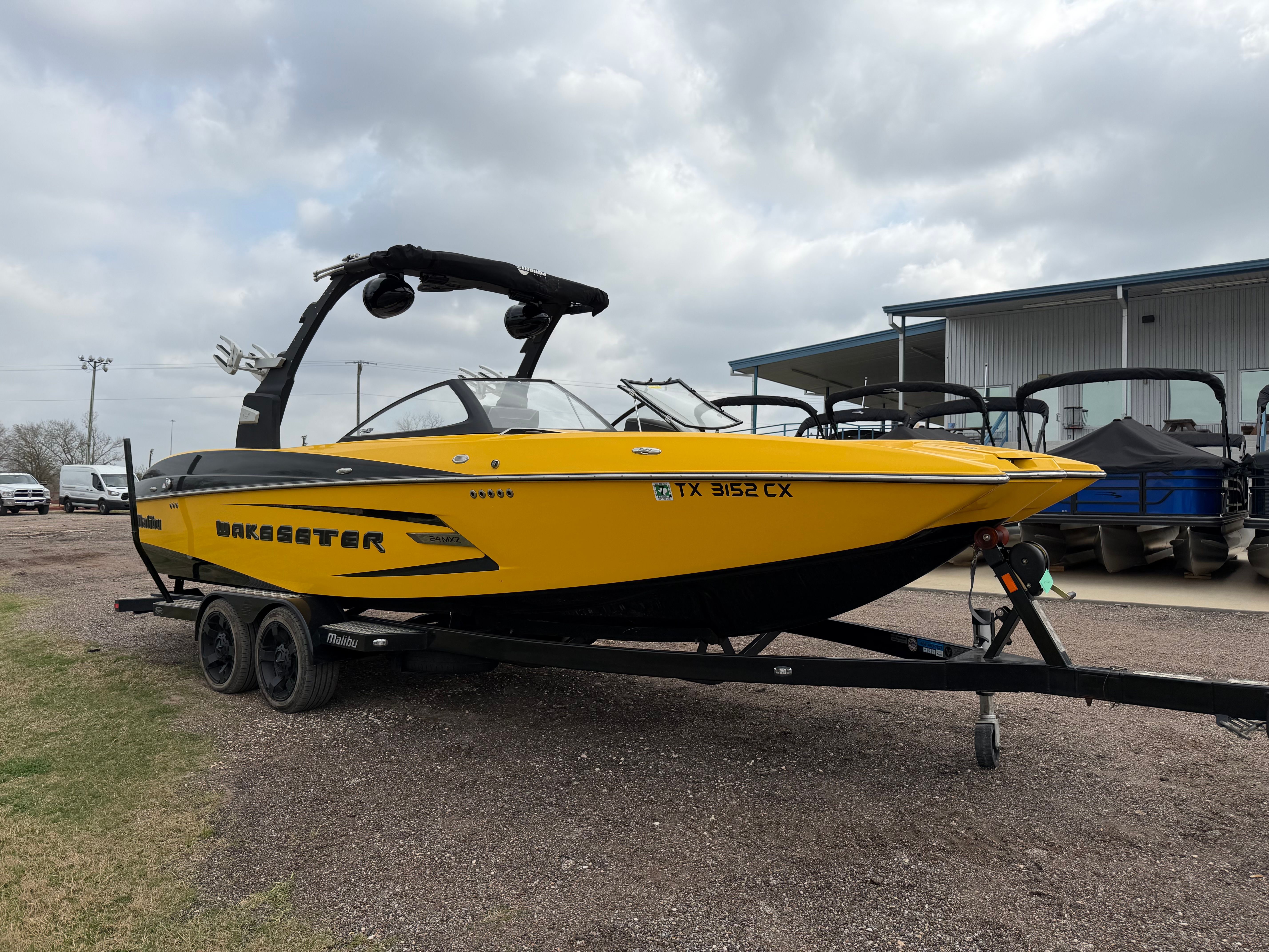 2015 MALIBU 24 MXZ - Image 4