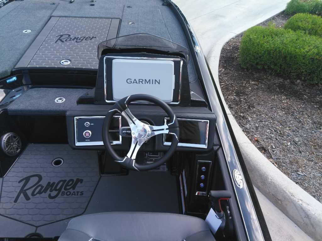 2025 Ranger Z521R Cup-Equipped boat dashboard with Garmin display and steering wheel.