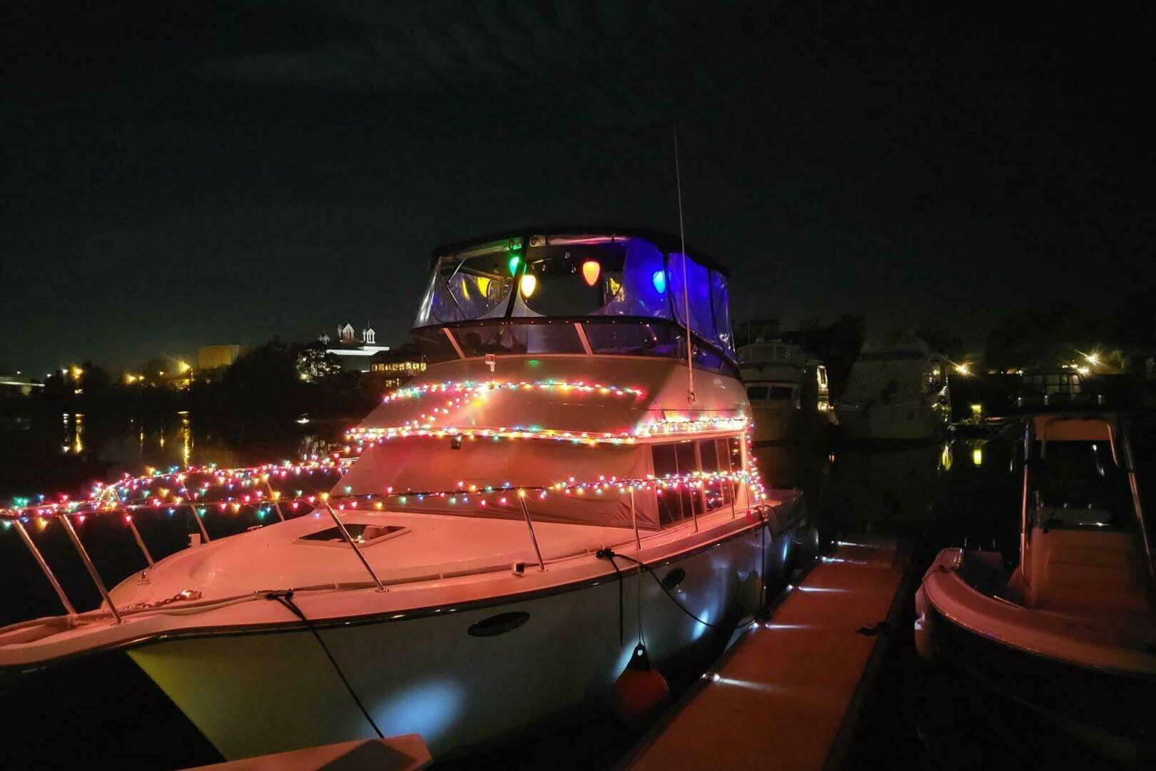 1996 Carver 320 Voyager - Image 34