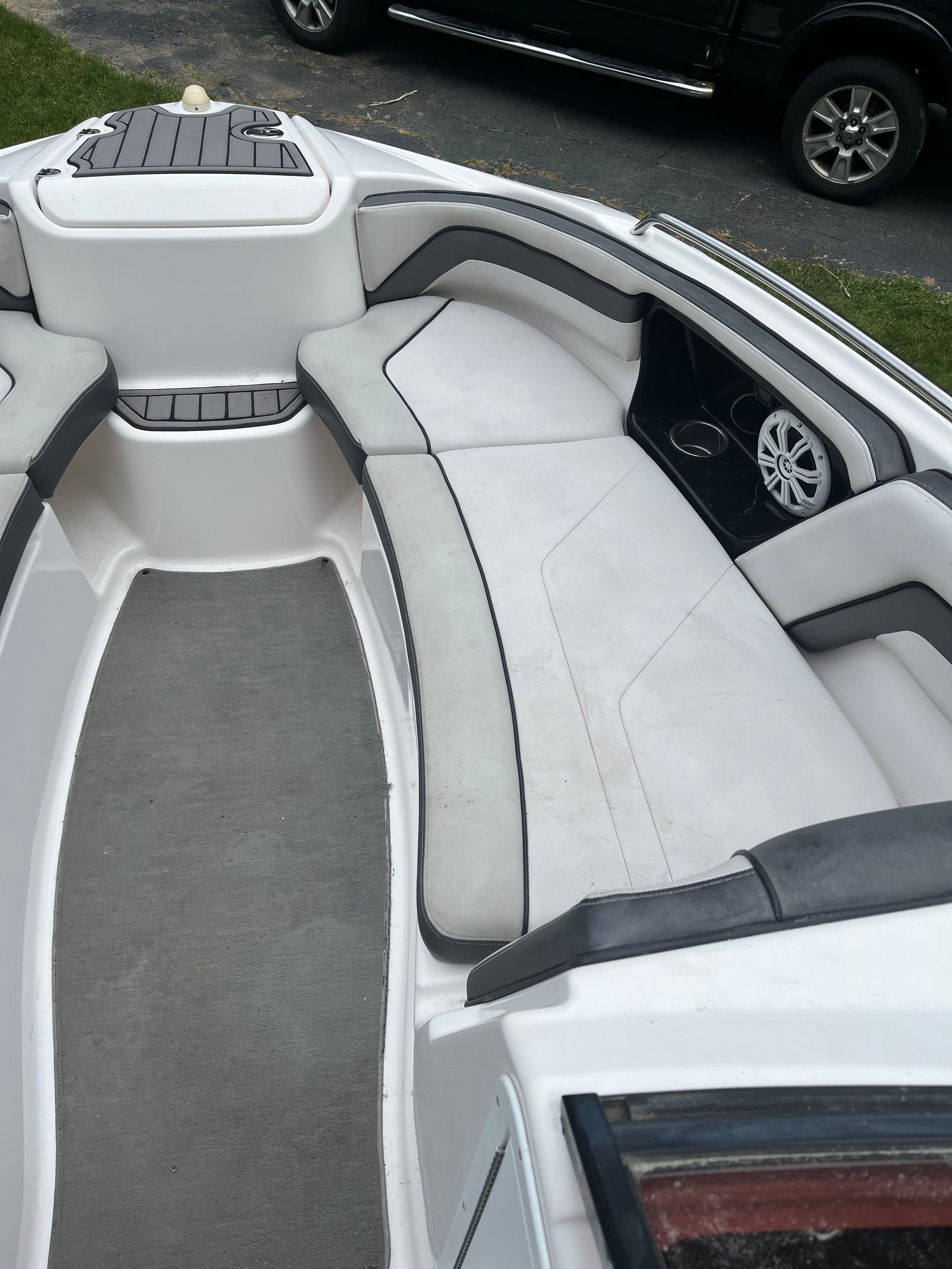 2017 Yamaha Boats AR240 - 11