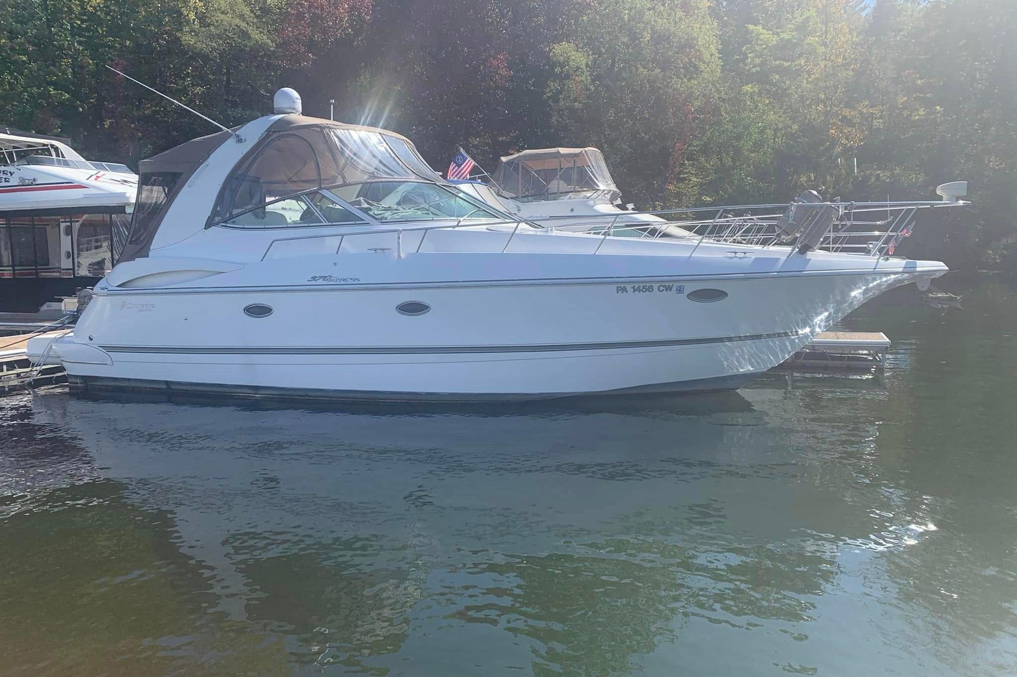 2005 Cruisers Yachts 370 Express
