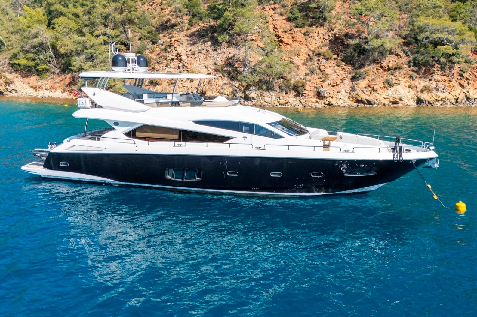 2011 Sunseeker 80 Yacht