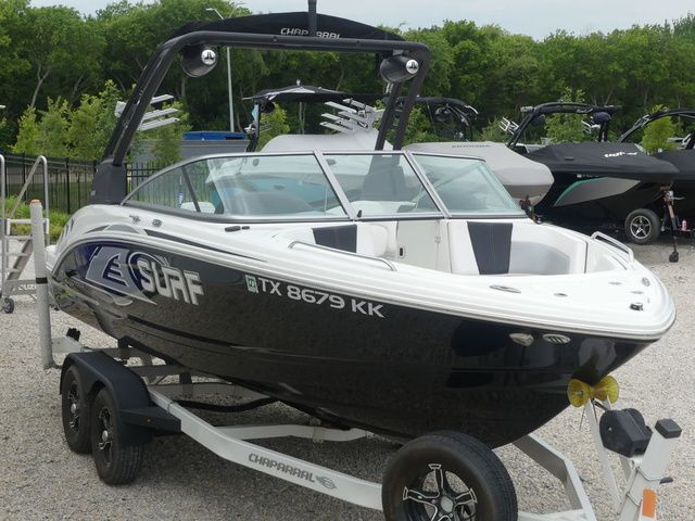 2021 Chaparral 23 Surf - 2