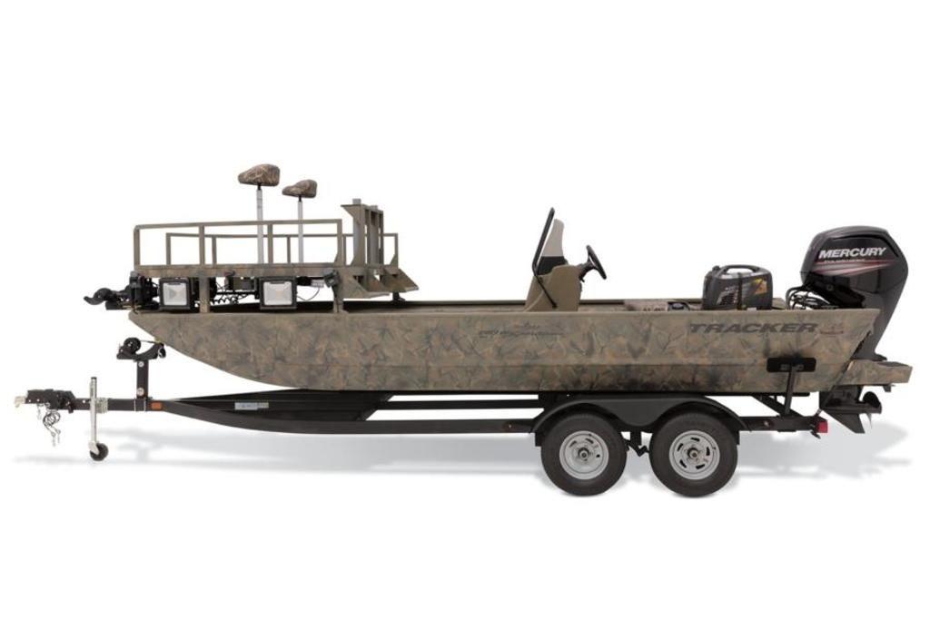 2026 Tracker GRIZZLY® 2072 CC Sportsman boat on trailer, side view.