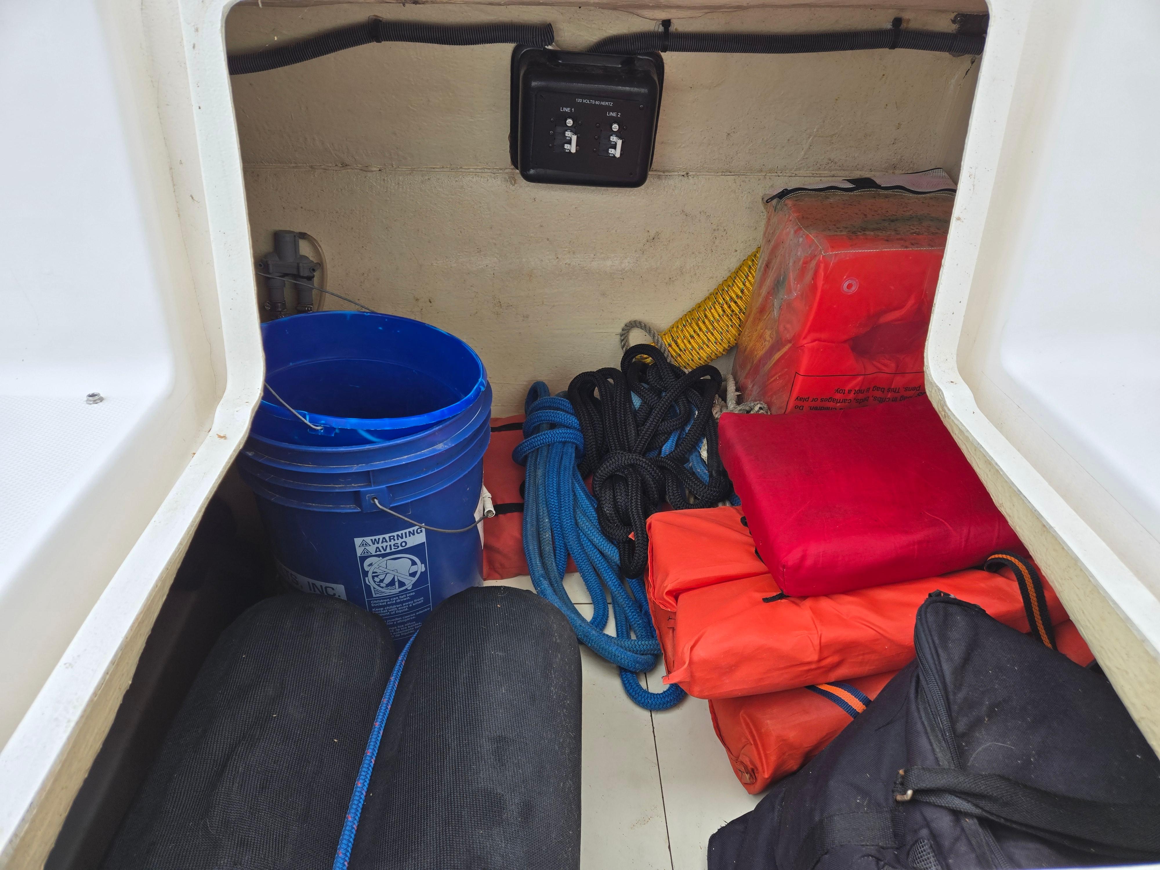 2013 Gemini Legacy 35 port side