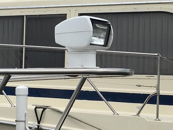 Spotlight on a 2004 Cruisers Yachts 3372 Express boat.