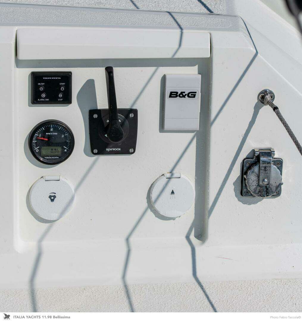 2026 Italia Yachts 11.98 - Image 12