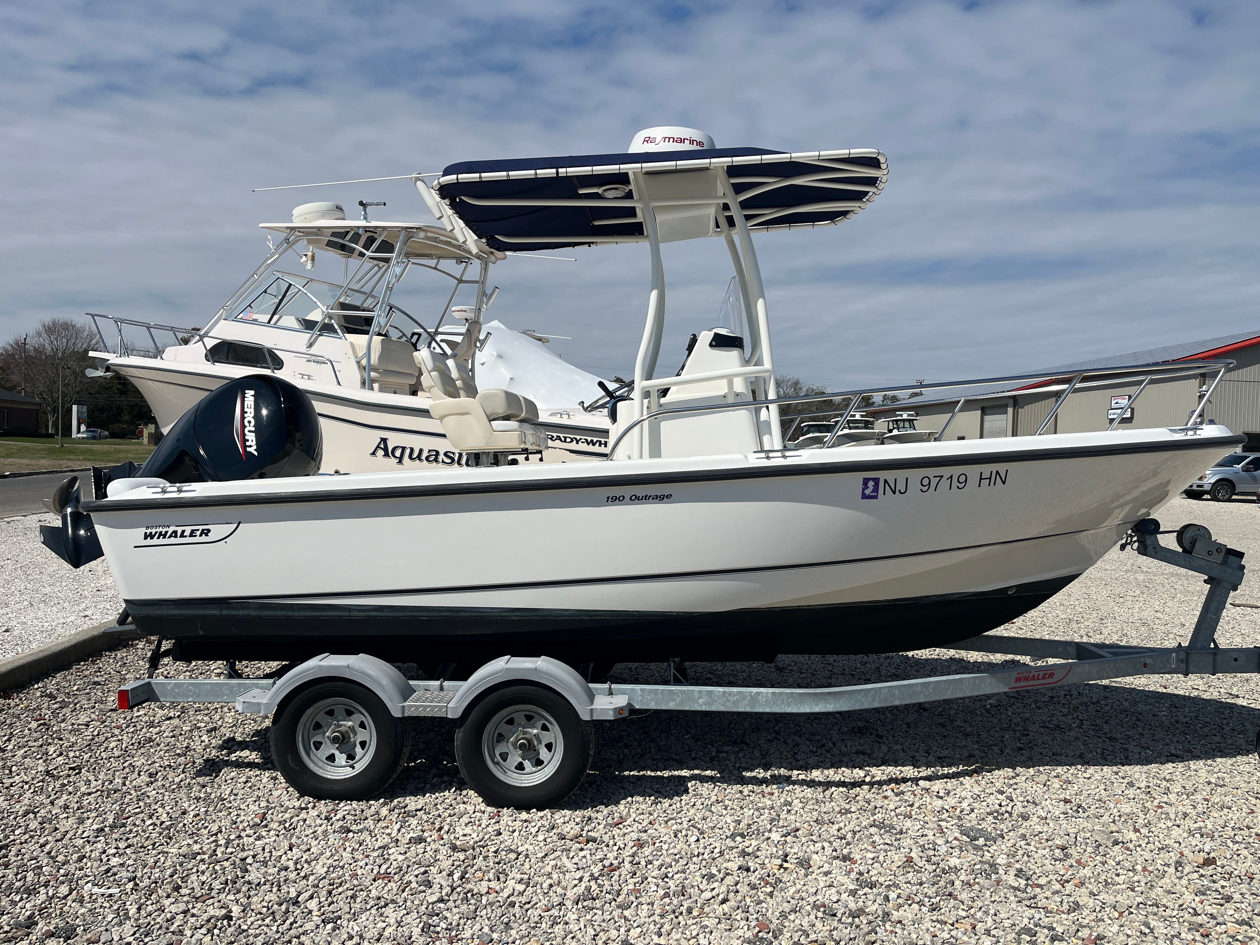 2021 Boston Whaler 190 Outrage