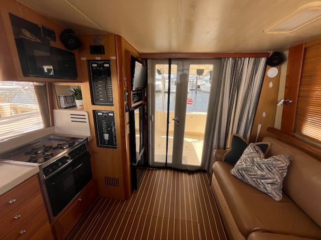 2005 Mainship 400 Trawler - 47
