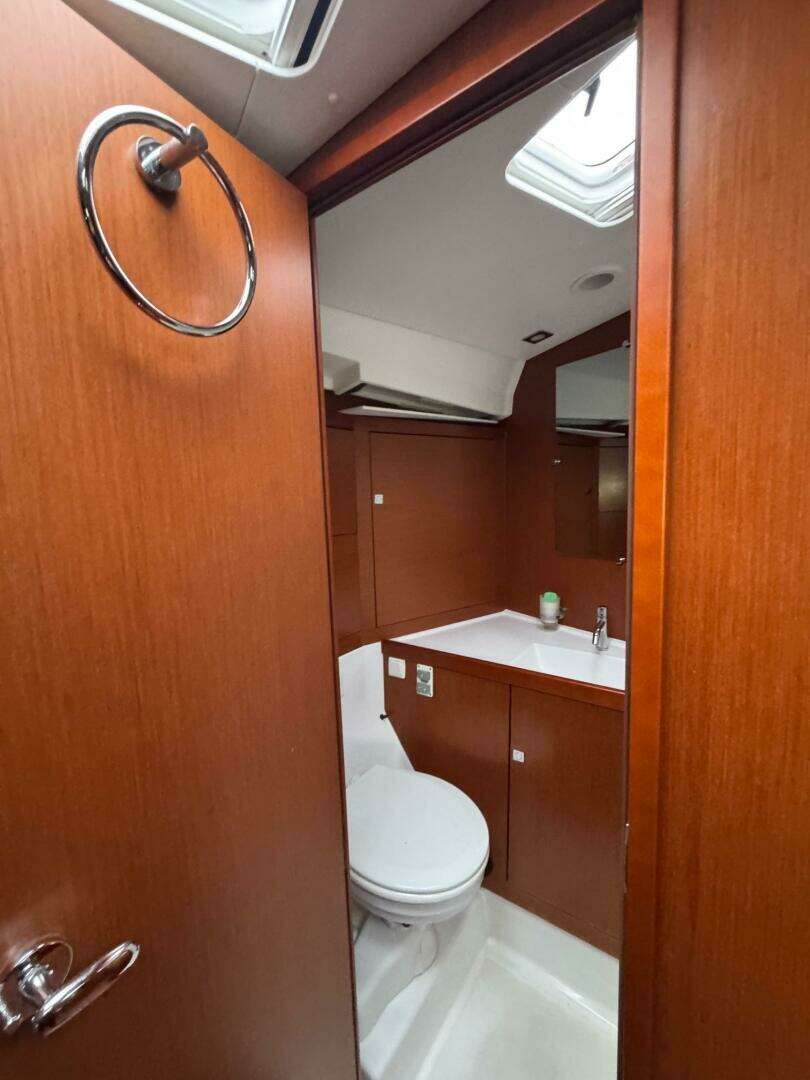2017 Beneteau Oceanis 45 - Image 55