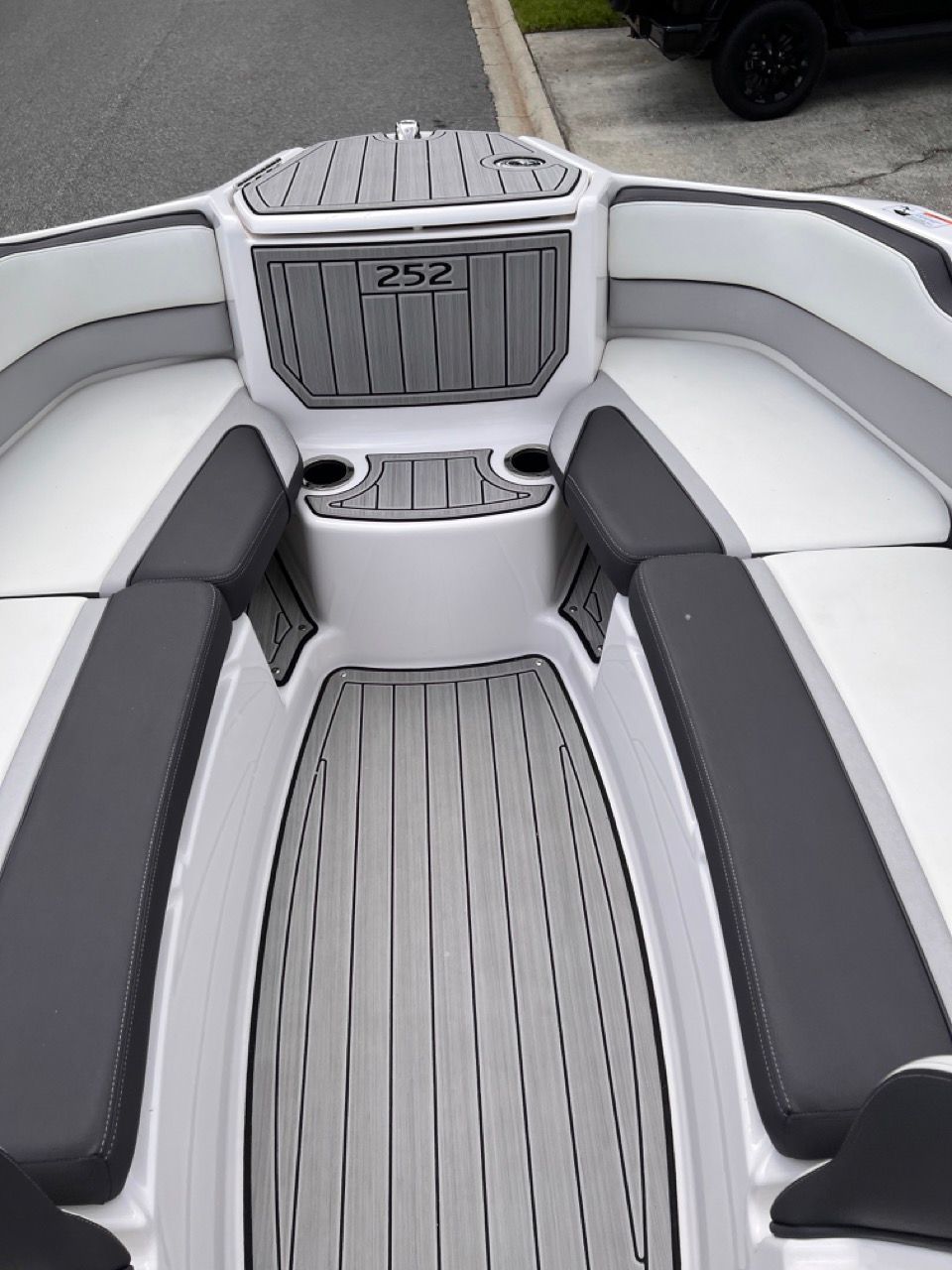 2023 Yamaha Boats 252S - 53