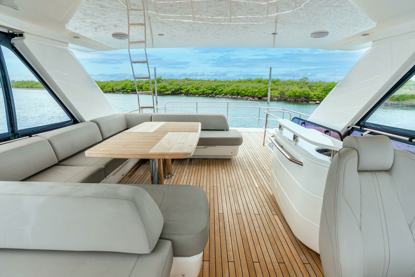 2018 Princess Yachts — - Image 19