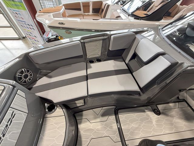 2025 Yamaha Boats 222XE - 22