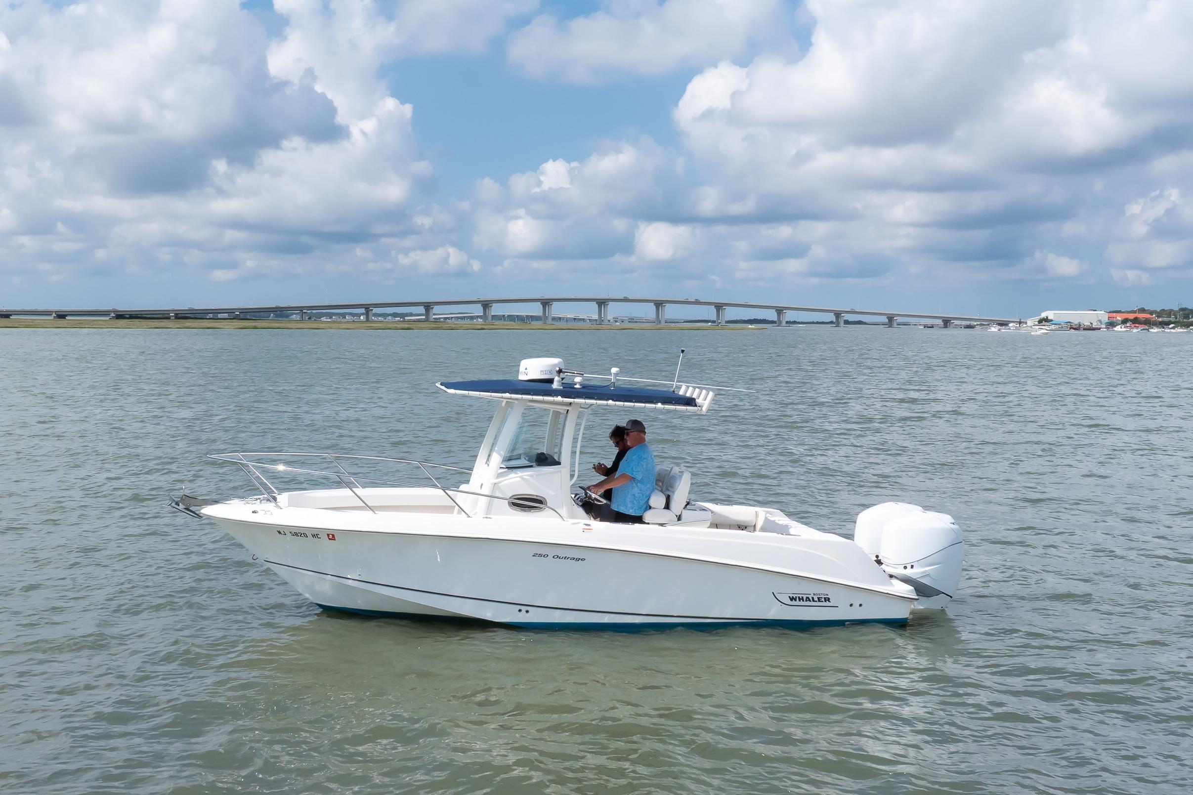 2010 Boston Whaler 250 Outrage