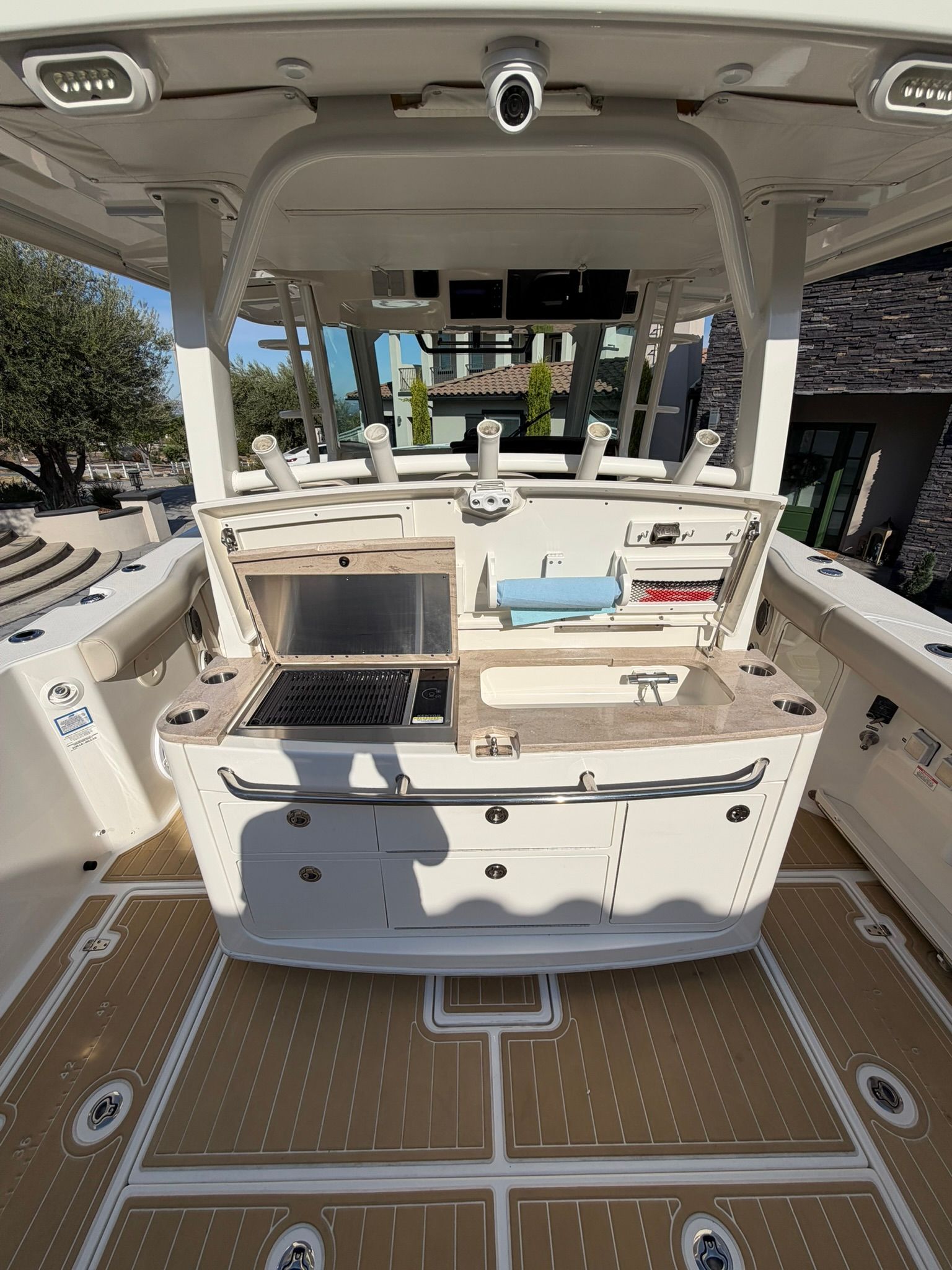 2018 Boston Whaler 380 Outrage - 39