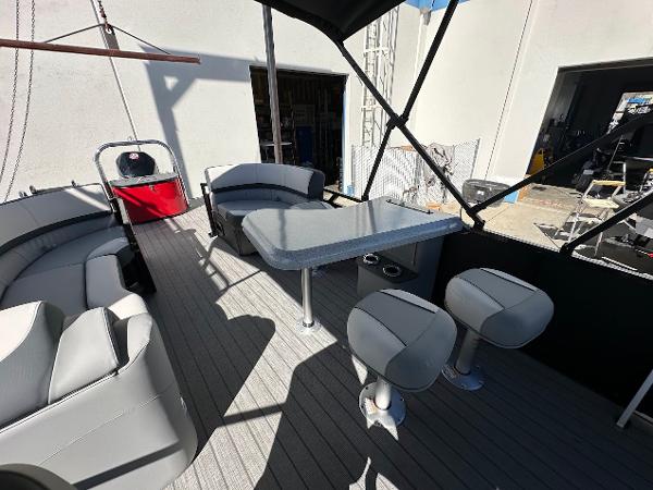 2025 Tahoe Pontoon 2585 LTZ Entertainer with spacious seating and table setup.