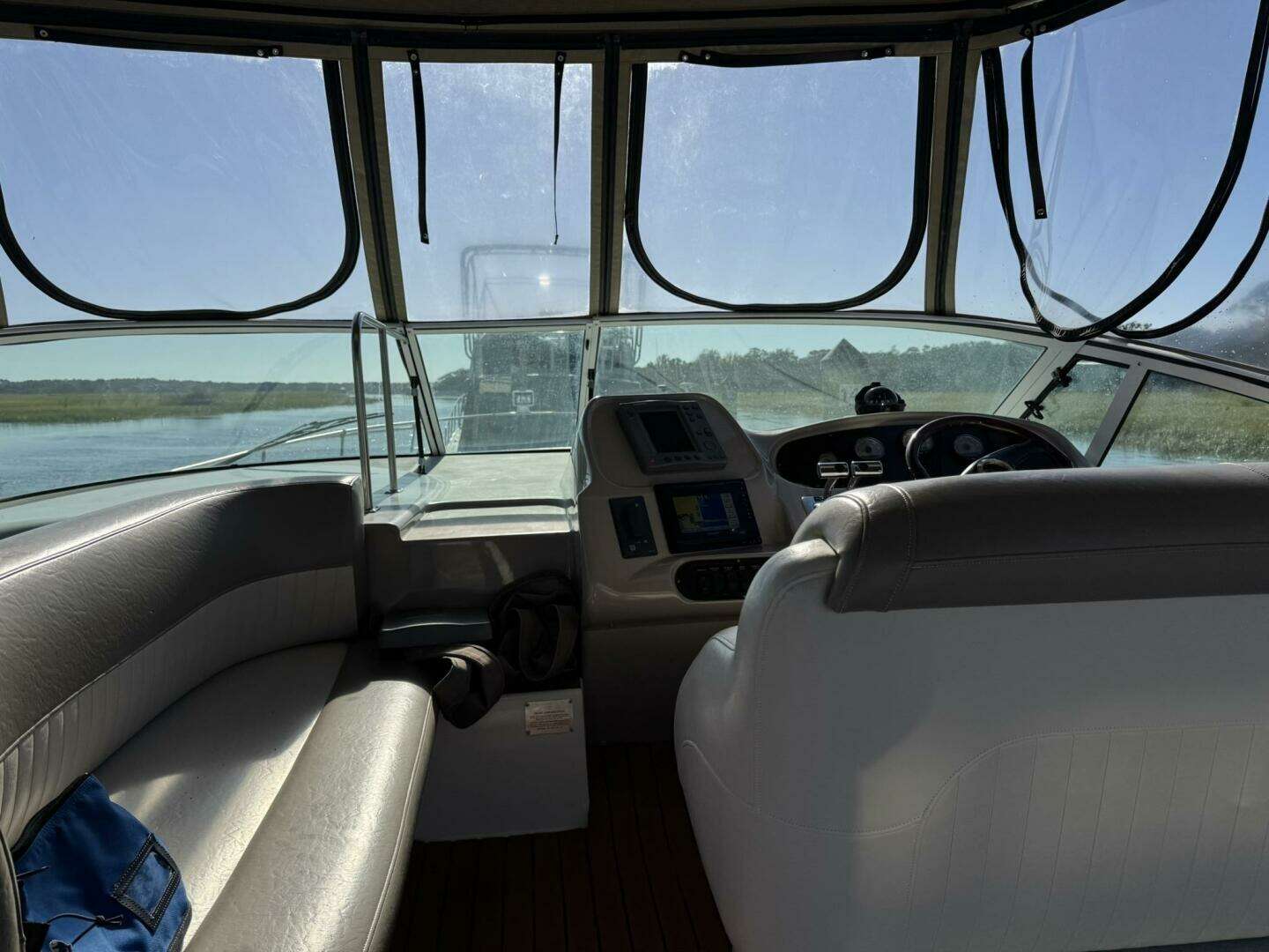 2003 Cruisers Yachts 3772 - Image 22