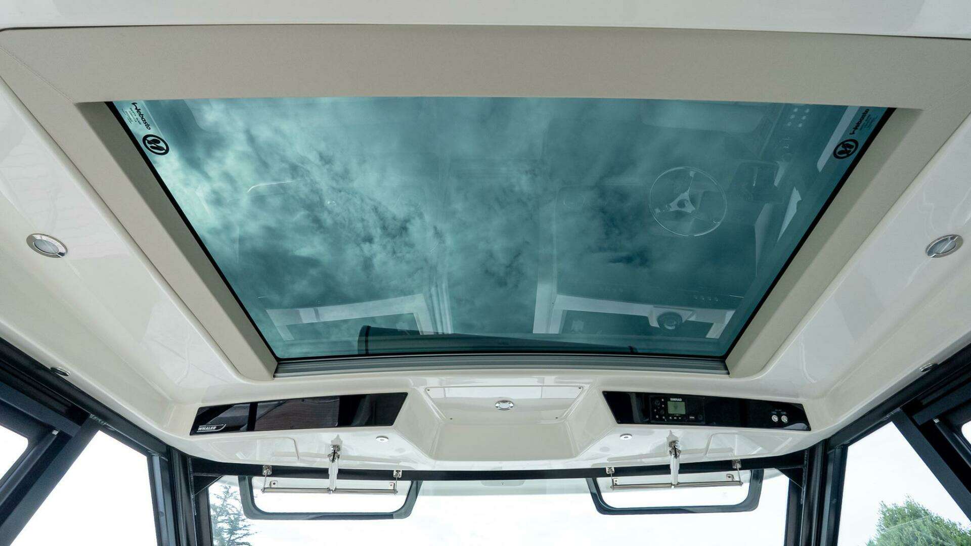 2024 Boston Whaler 405 Conquest - Image 32