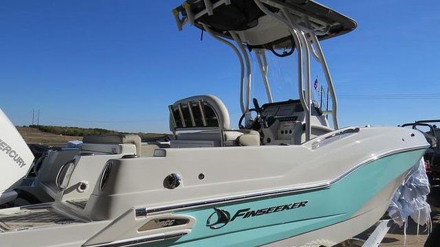 2024 Crownline 210 CC Finseeker - 21