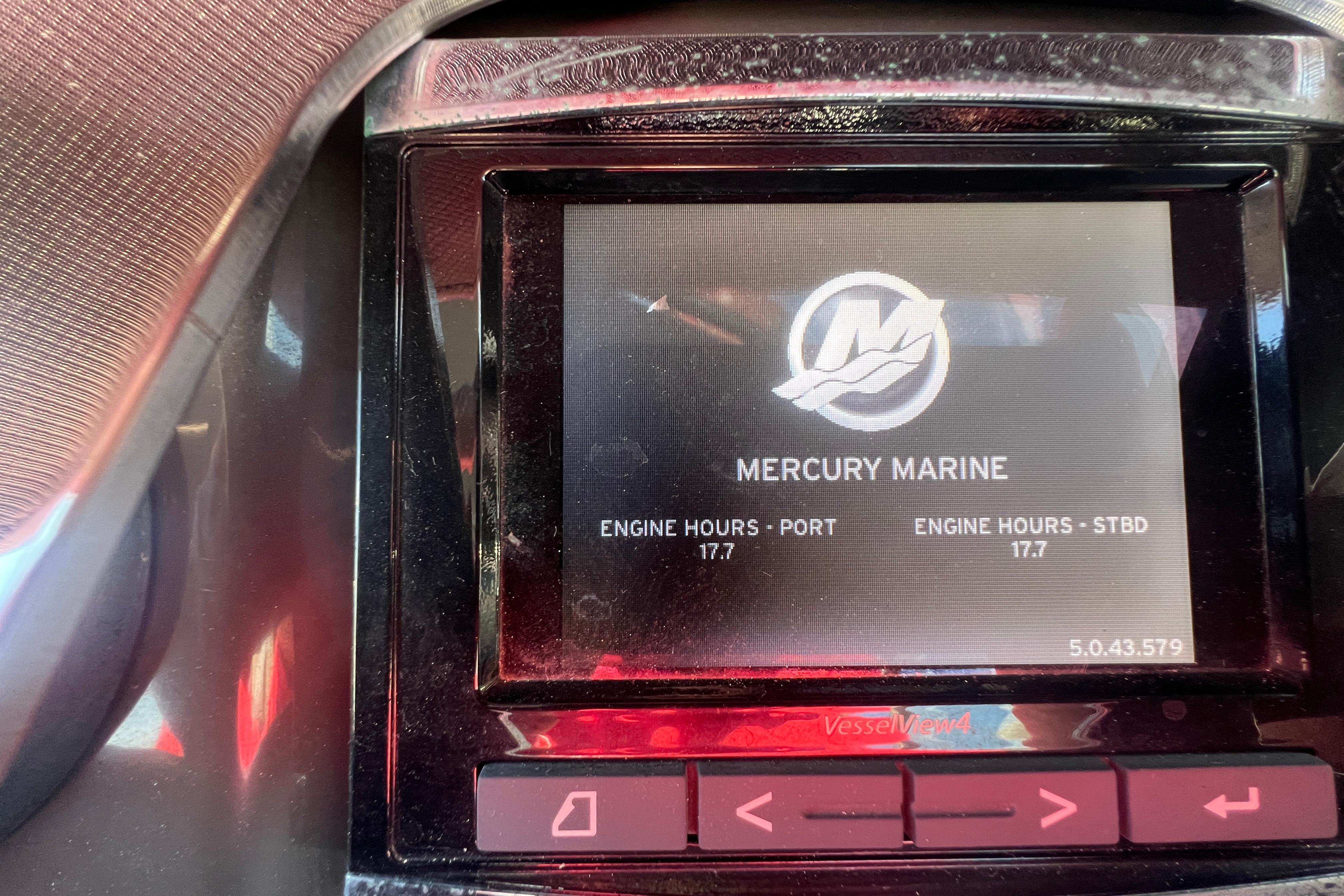 Mercury Marine display on 2017 Monterey 298SS Super Sport showing engine hours.