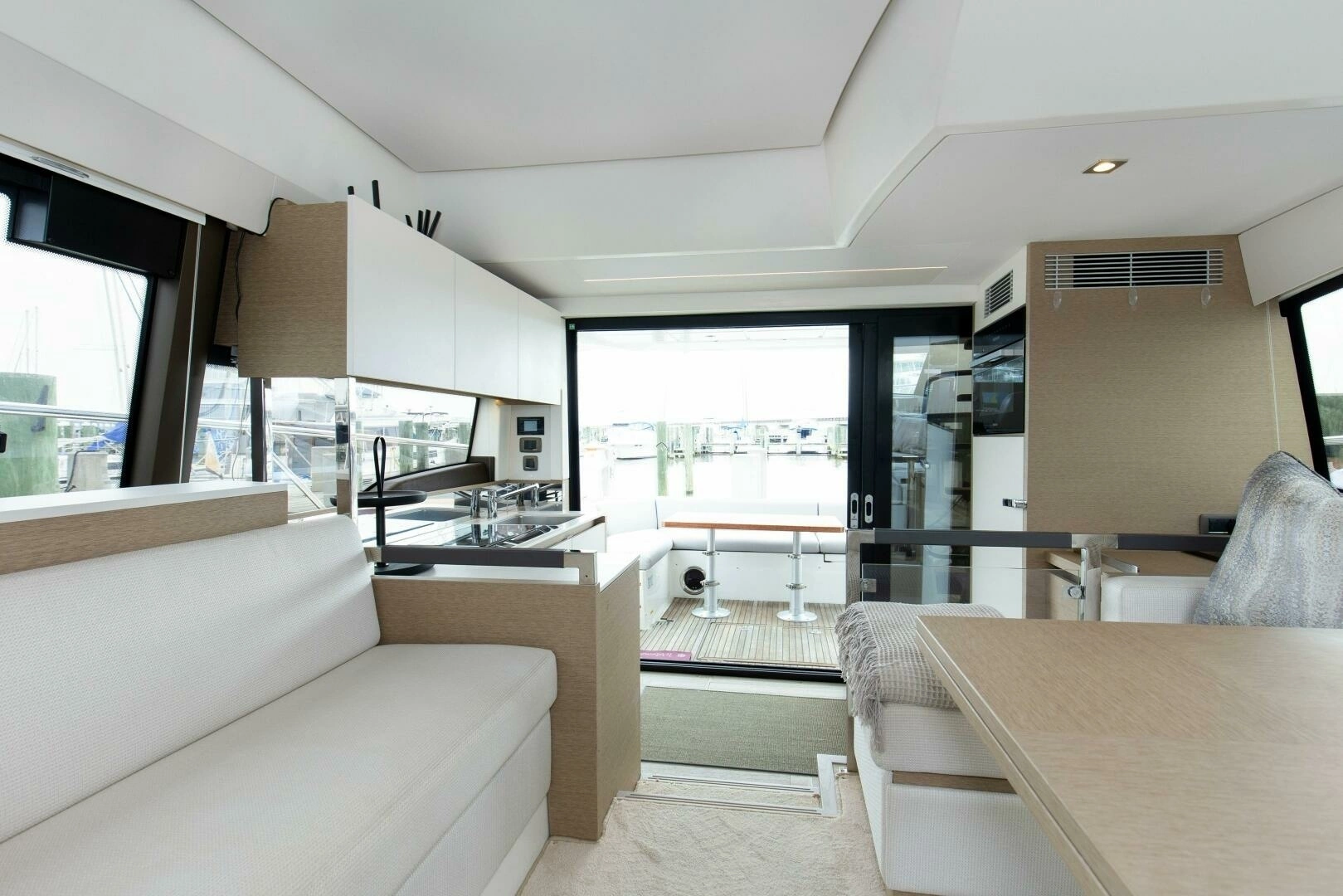 2023 Prestige 460 Flybridge - Image 5