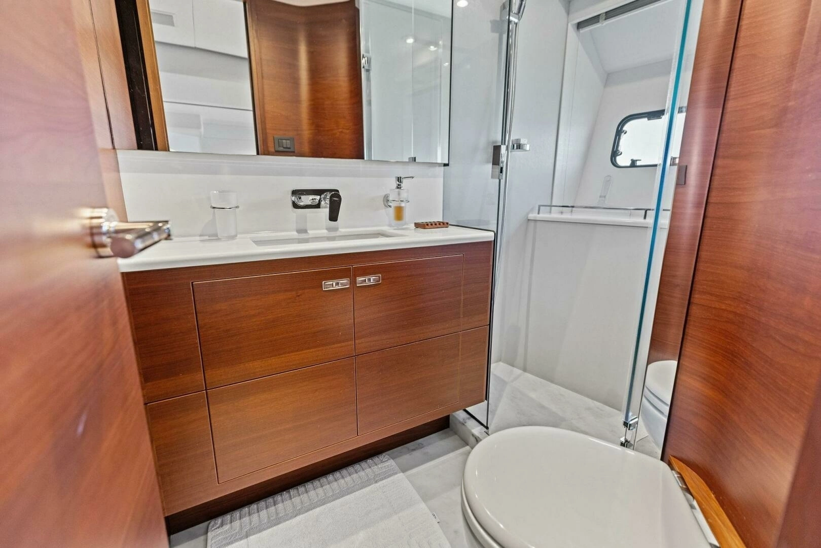 2018 Princess Y75 Motor Yacht - Image 44