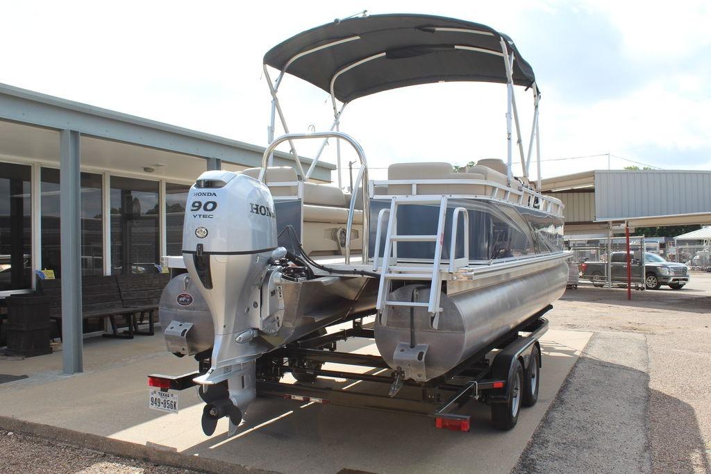 2021 Avalon VLS Quad Lounge 22 FT pontoon boat with Honda 90 VTEC engine.