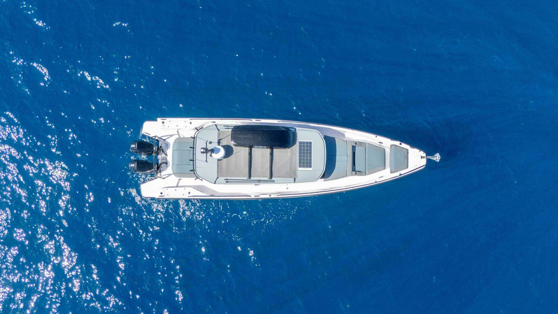 2024 Axopar 37 XC Cross Cabin - Image 11