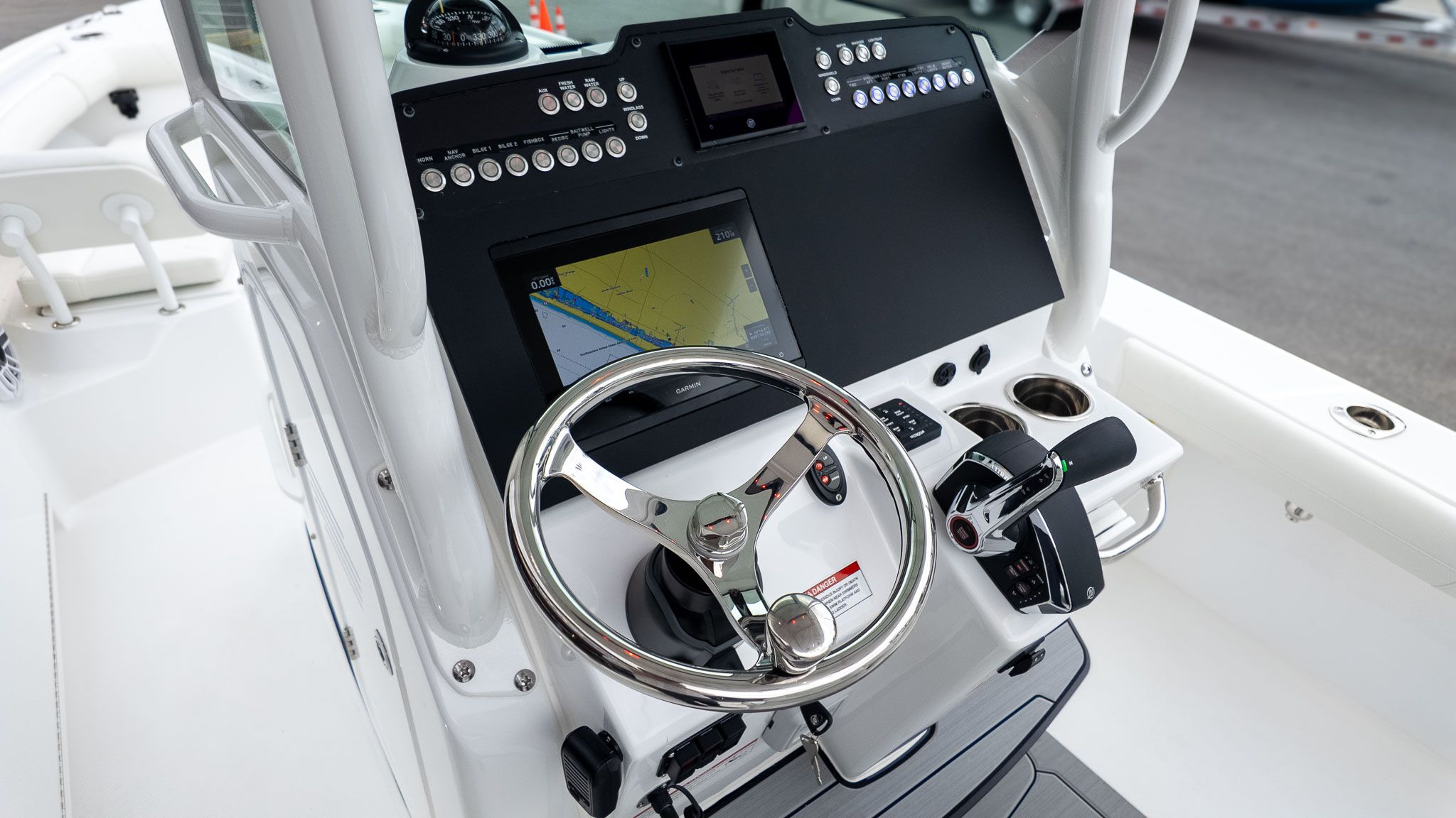 2026 Everglades 253 Center Console - 19