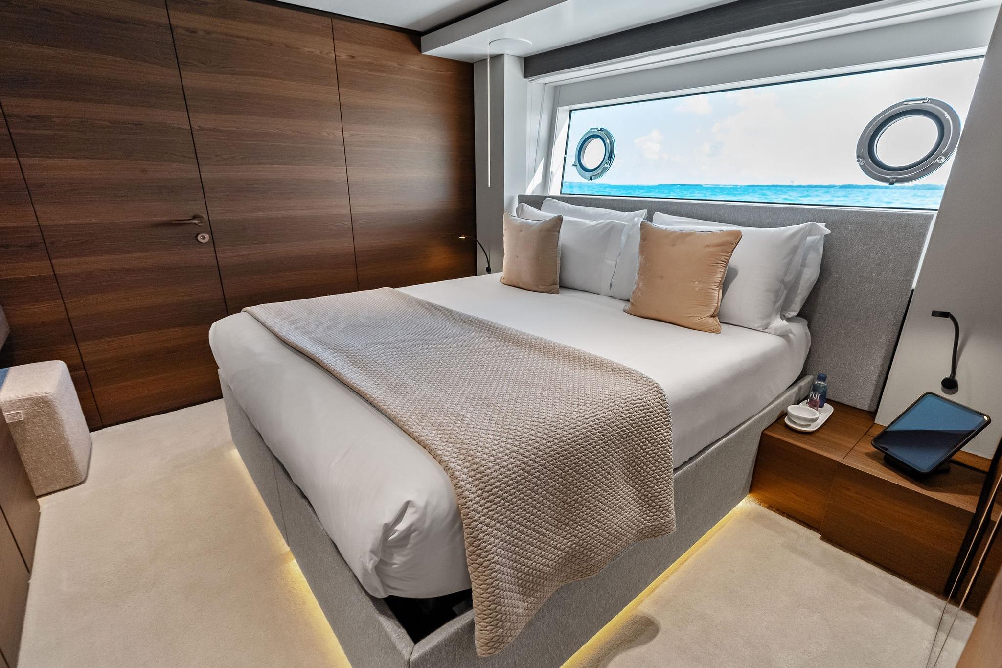 2023 Custom Line Navetta 33 - 104