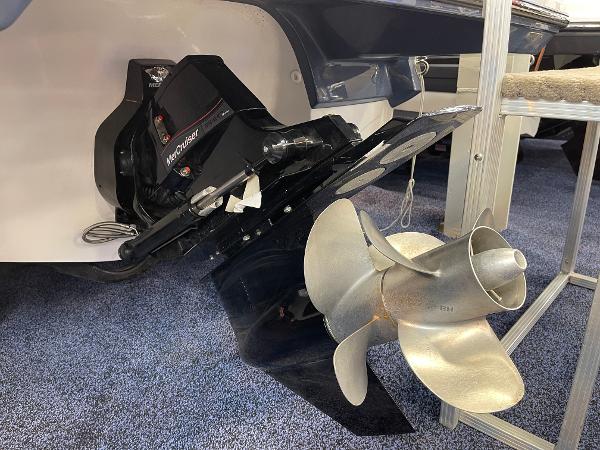 2025 Monterey 218 SS boat propeller and outdrive on display.
