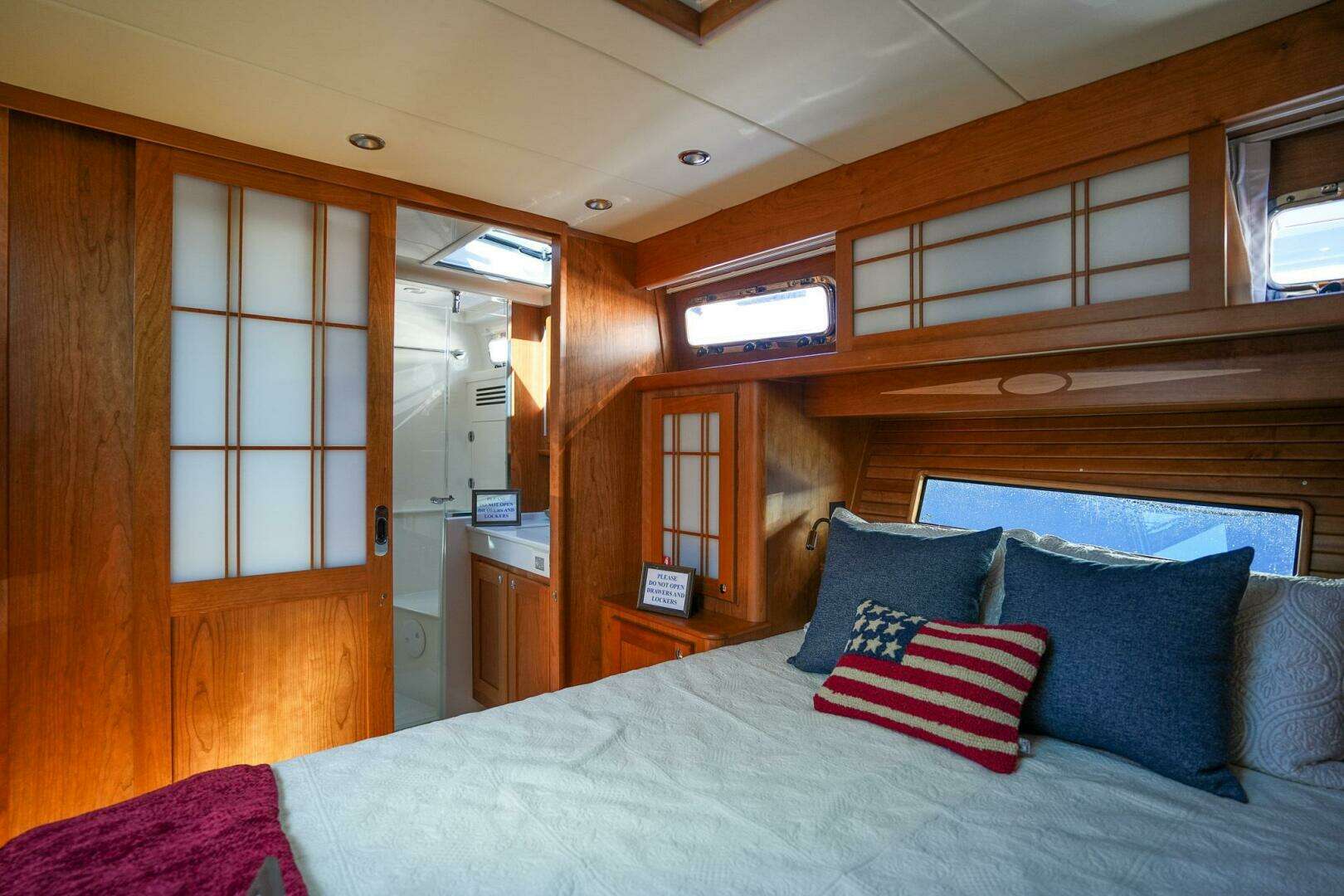 2027 Sabre 51 Salon Express - Image 26