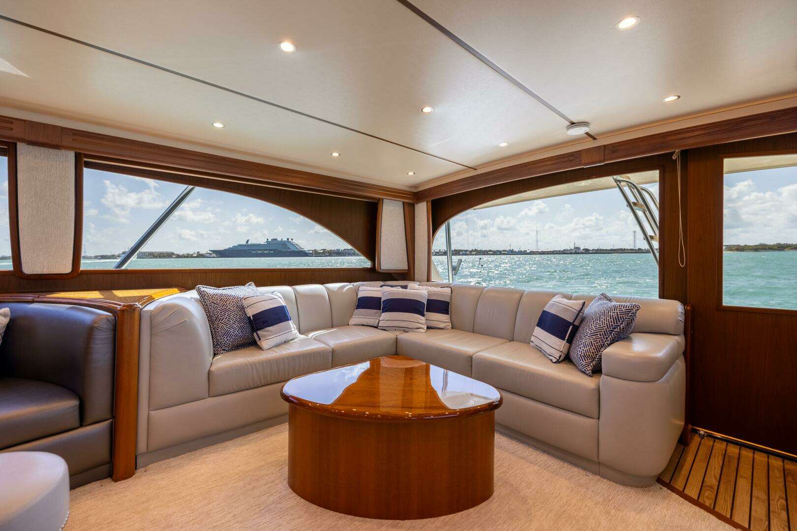 2011 Viking 70 Convertible - Image 42