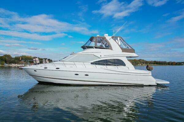 2002 Cruisers Yachts 5000 Sedan Sport