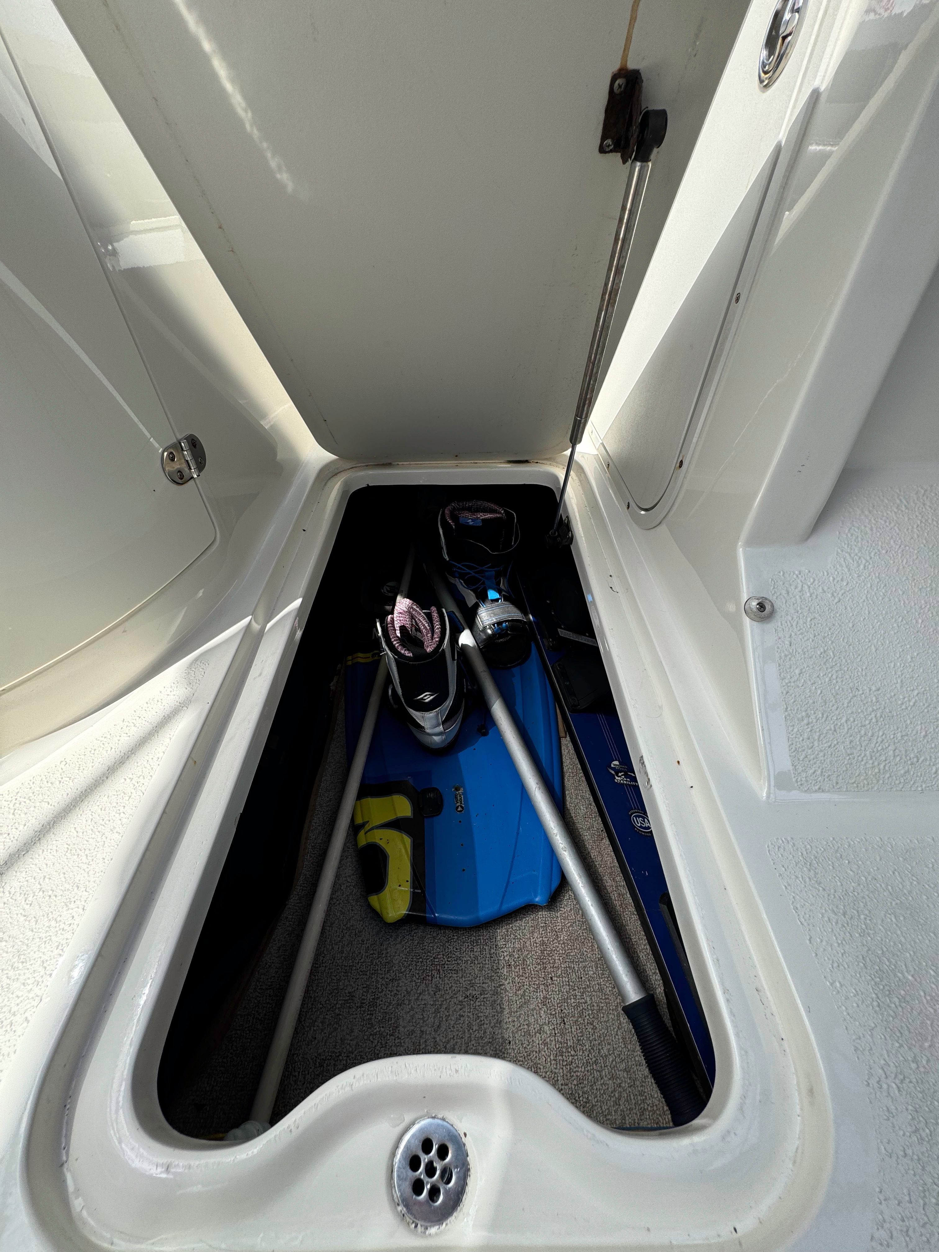 2017 Stingray 214 LR - 21