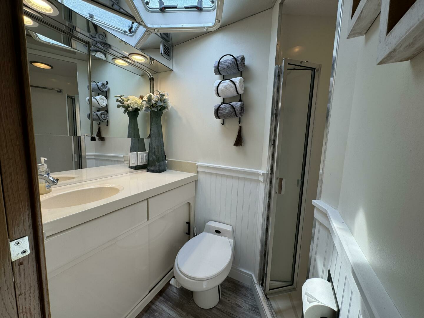 1994 Hatteras 54 Yacht - Image 41