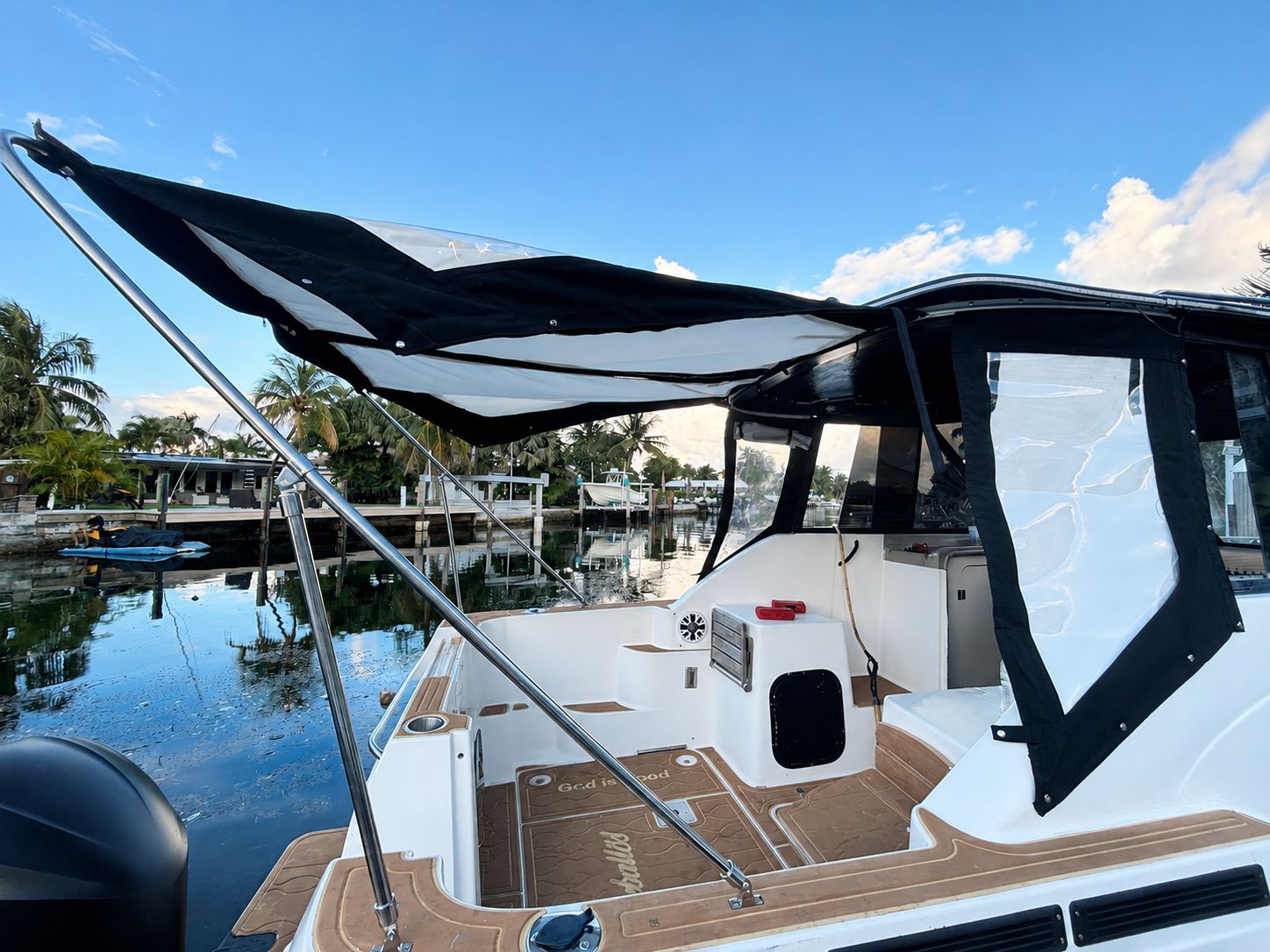 2001 Bayliner 2452 Ciera Classic with open canopy, situated on calm water.
