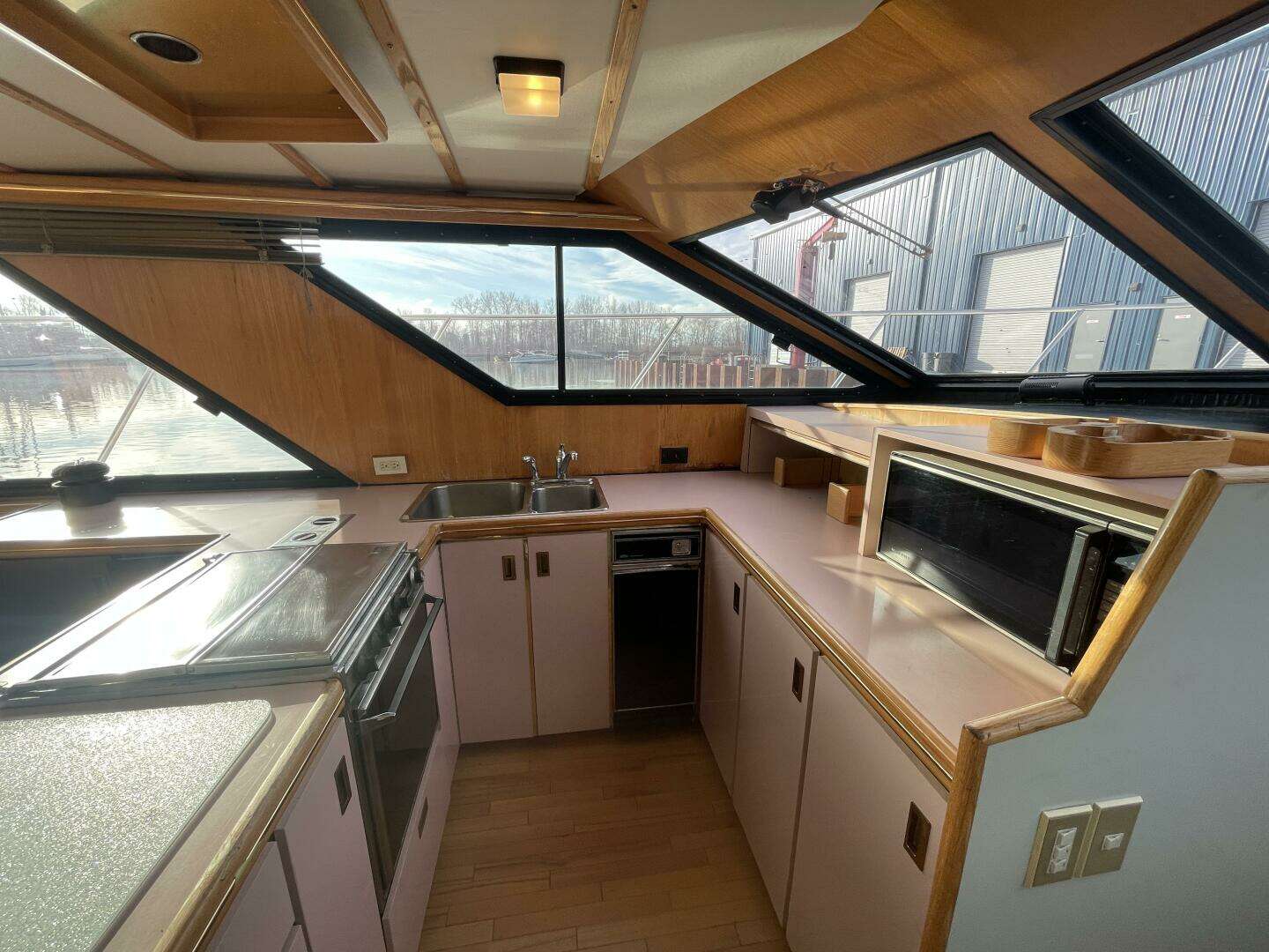 1988 Tollycraft EY440 - Image 24