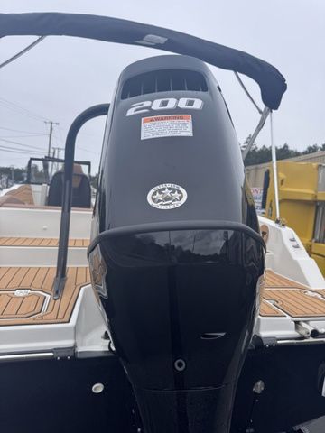 2026 Starcraft SVX 210 DC OB w/200hp and Trailer - 22